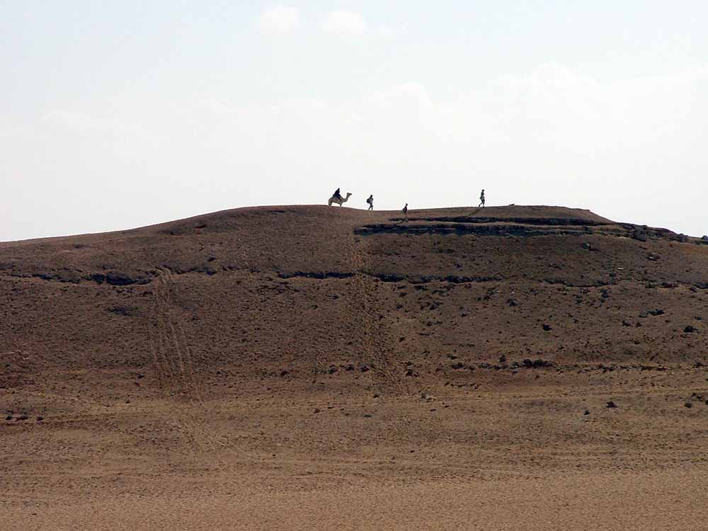 075 - South from Pyramid of Menkaure - Giza