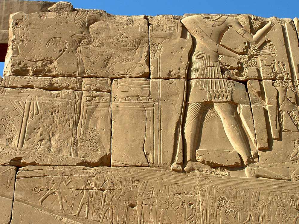 415 - Shadowy Akenhaten behind Amenhotep III - Karnak