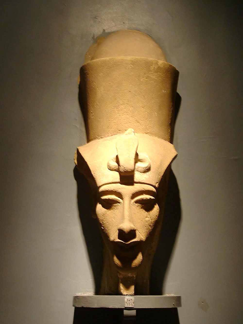 618 - Statue of Akhenaten