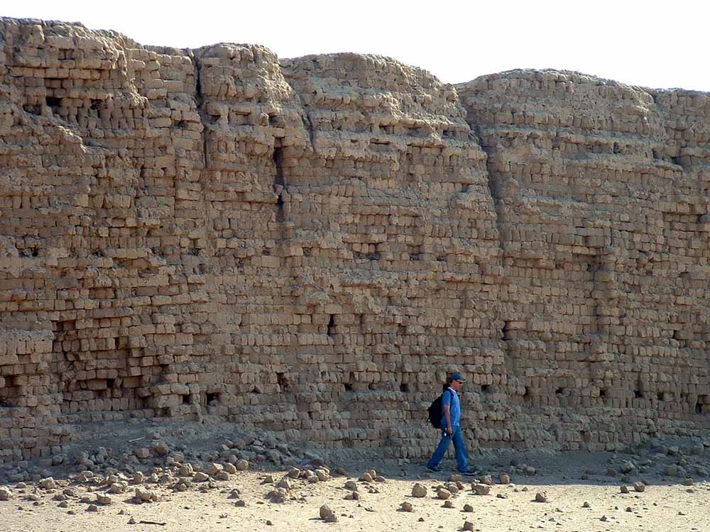 666 - Mud Brick City Walls - El-Kab