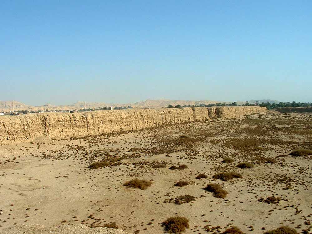 668 - Mud Brick City Walls - El-Kab